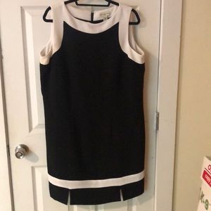 Classic sleeveless black & white dress